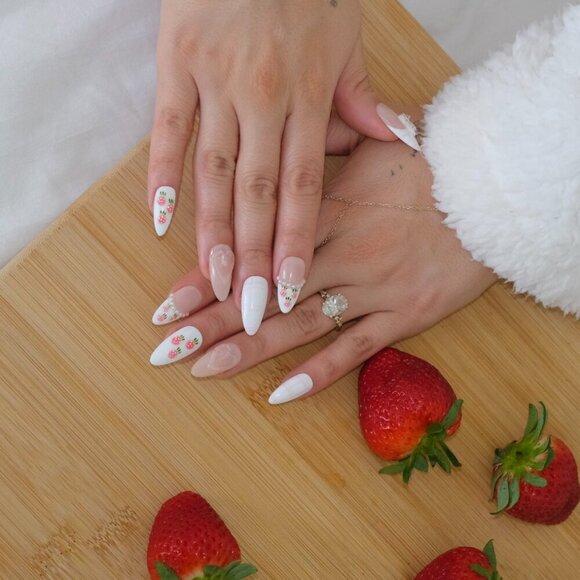 tipsy | Handmade Press On Nails | Almond Medium | 3D Nail Art | Strawberry Press - Picture 10 of 15